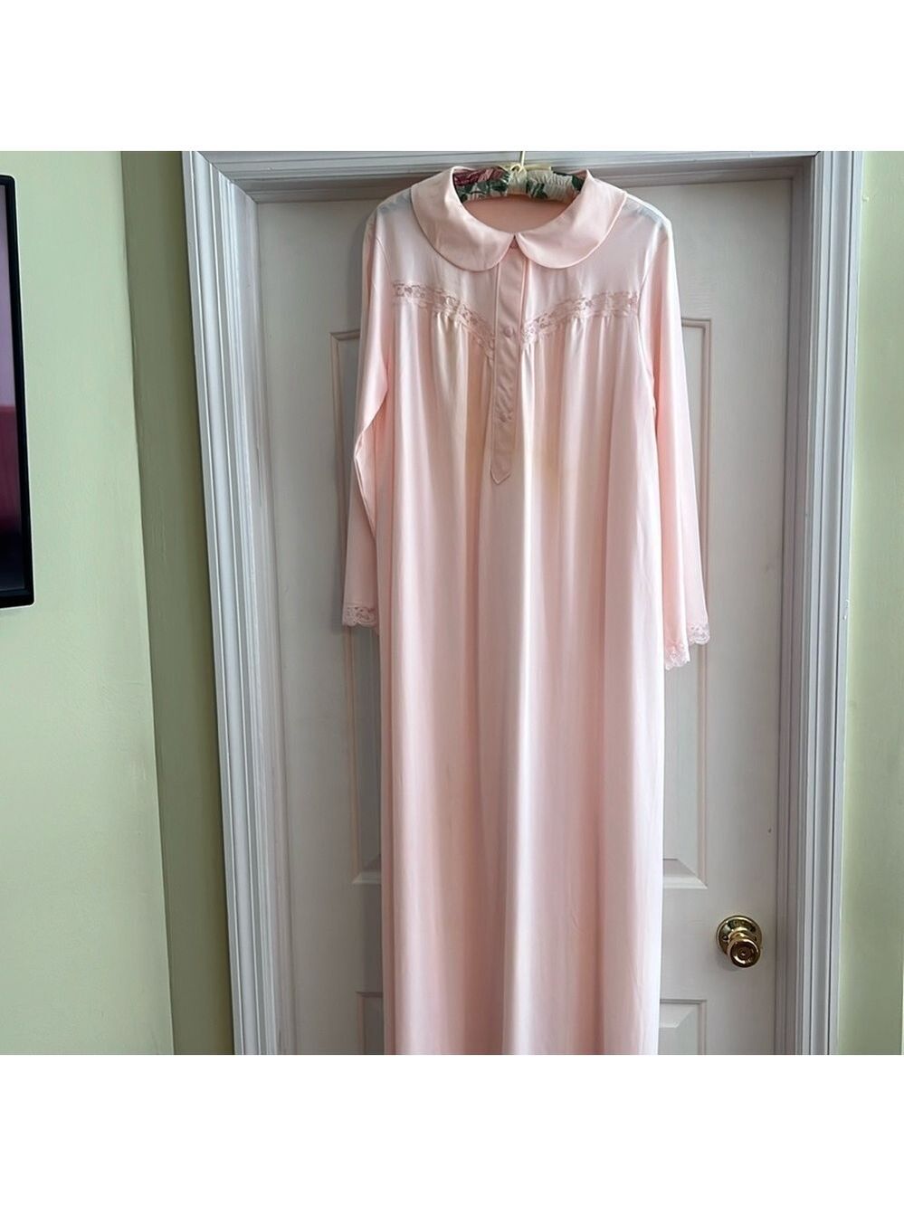 Shadowline nightgown.Pastel pink, Peter Pan collar,button front placket.Size M